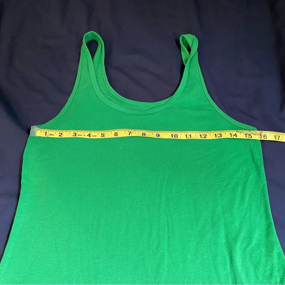 4/$25 SO Perfect Tank Fitted in Green Size XL - Picture 5 of 6